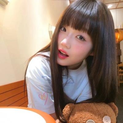 一位站立的人